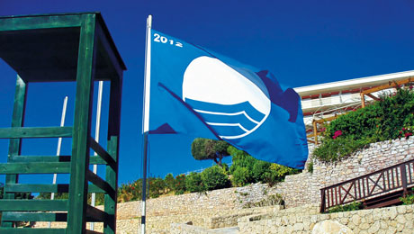 Γαλάζιες σημαίες 2013: οι βραβευμένες ελληνικές ακτές και μαρίνες