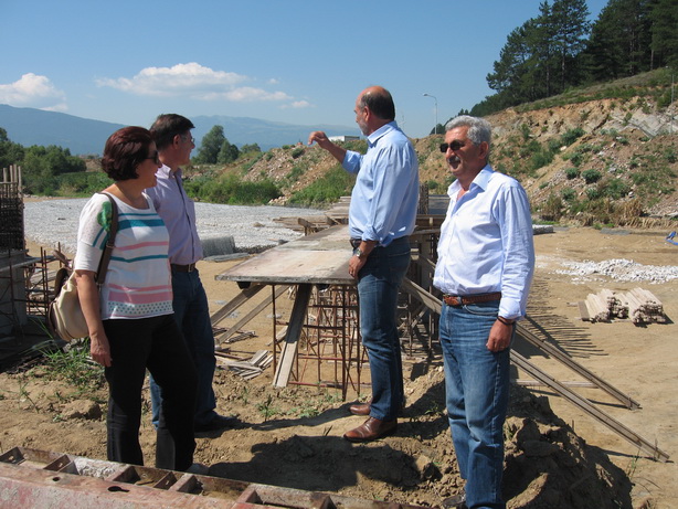 Σύλληψη ημεδαπού για λαθρεμπόριο τσιγάρων, καλλιέργεια φυτών κάνναβης και παράνομη οπλοκατοχή