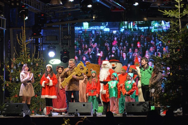 Εντυπωσιακή η τελετή λήξης της «Ονειρούπολης» Δράμας Ραντεβού με τη μαγεία των Χριστουγέννων τον επόμενο Δεκέμβριο