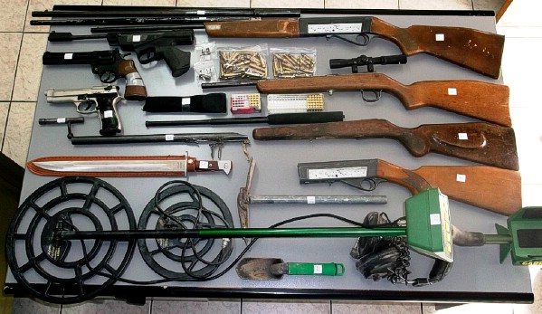 Σύλληψη ημεδαπού για κατοχή αρχαίων αντικειμένων και παράνομη οπλοκατοχή