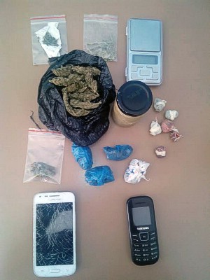 Συνελήφθησαν 5 ημεδαποί κατηγορούμενοι κατά περίπτωση για πώληση, αγορά και κατοχή ναρκωτικών
