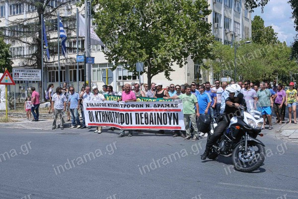 Σε στάση αναμονής αγρότες και κτηνοτρόφοι  www.dikaiologitika.gr