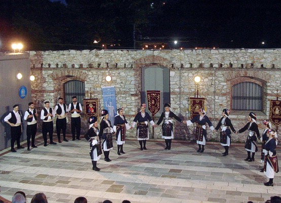 Ελληνική και Διεθνής Κουζίνα 2015 από την Ένωση Κυριών Δράμας