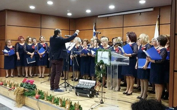 Υποβρύχιο «έλατο» ζωντανεύει τον βυθό!
