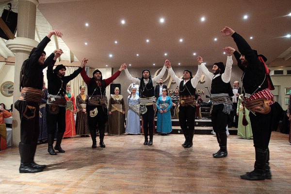Ο χορός του Πολιτιστικού Συλλόγου Τεμένου Παρανεστίου “Προφήτης Ηλίας”