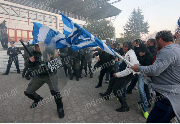 Θεσσαλονίκη: Με χημικά απώθησαν τους αγρότες τα ΜΑΤ - Ματαιώθηκαν τα εγκαίνια της Agrotica