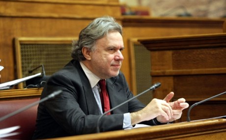 O νοσηλευτής του νοσοκομείου Δράμας, κατηγορείται.....