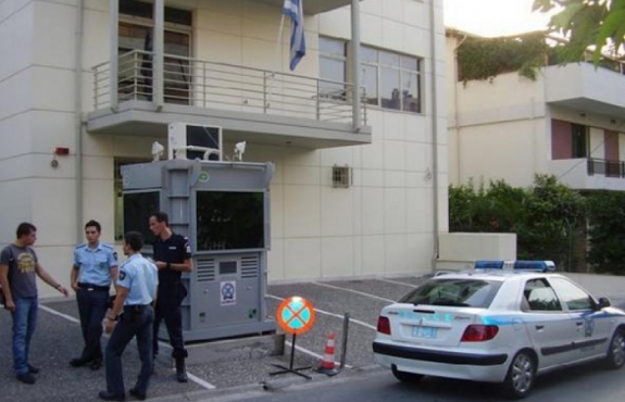 Εργασίες αποκατάστασης του οδοστρώματος στην οδό Άργους