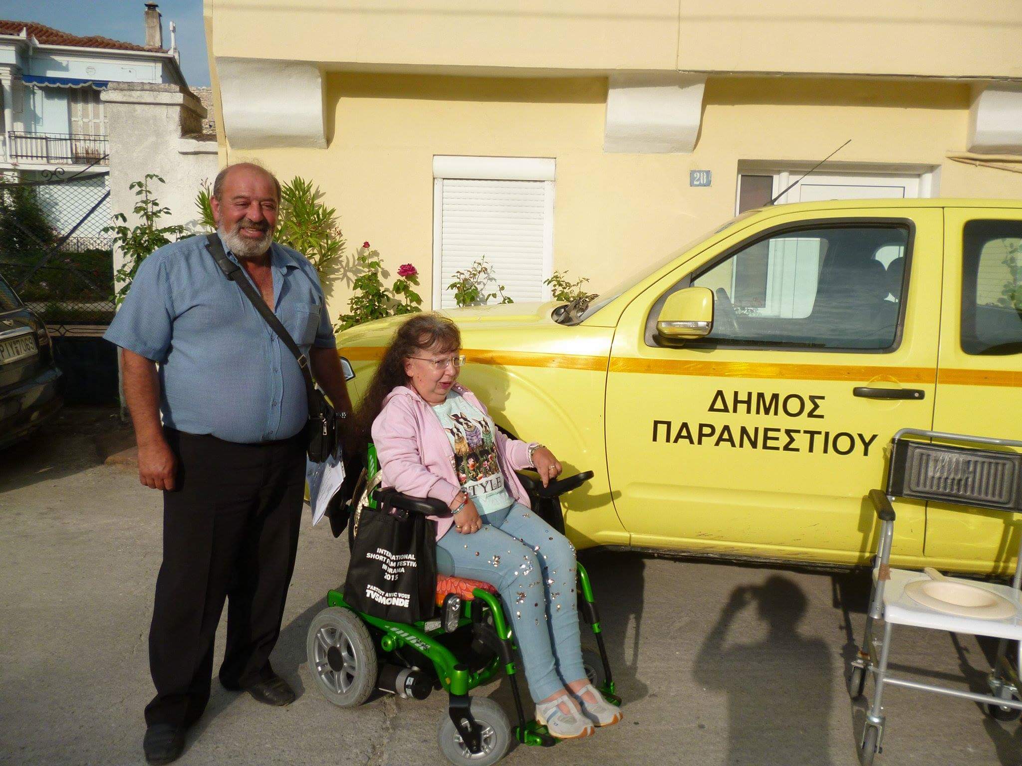 Δωρεά αναπηρικών αμαξιδίων στο Συλλογο παραπληγικών Δράμας