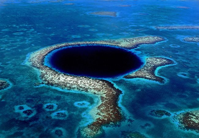 Το φυσικό θαύμα της μεγάλης μπλε τρύπας είναι ό,τι πιο εντυπωσιακό έχετε δει...