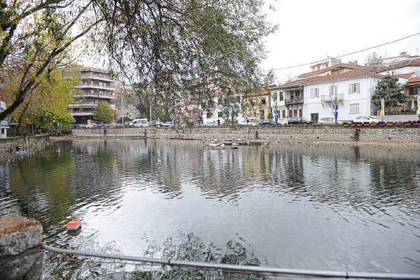 Η ανεργία δεν είναι κολλητική: Πώς να μιλήσεις και τι να κάνεις όταν ένας δικός σου άνθρωπος χάσει τη δουλειά του