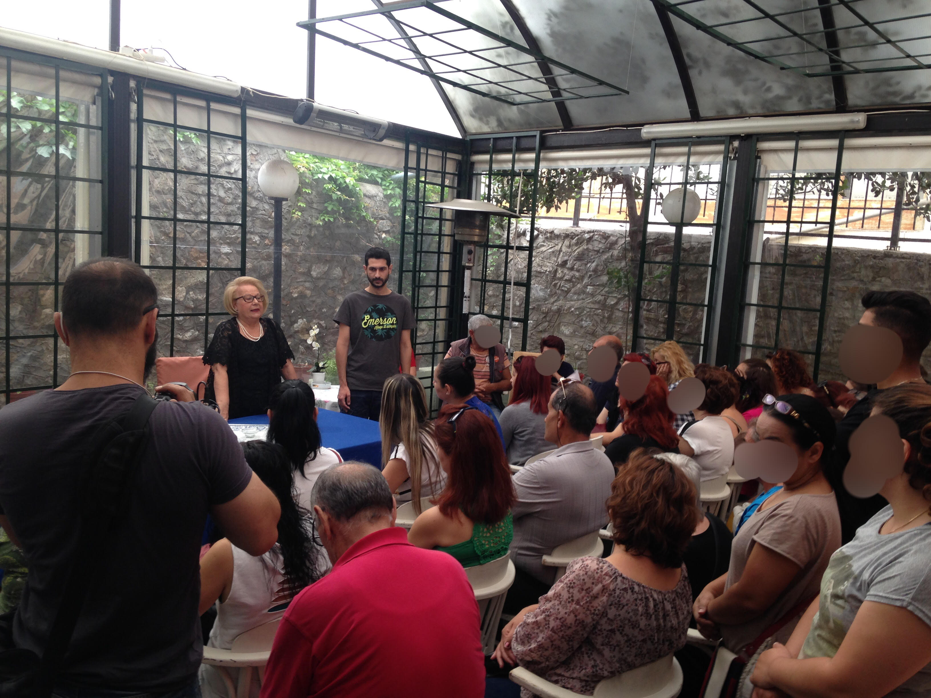 Γιατί το υπουργείο Παιδείας απαγορεύει τα κινητά και τα tablets στα σχολεία