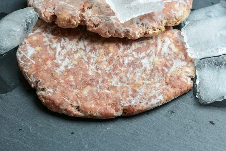 Αυτός είναι ο πιο εύκολος τρόπος να ξεπαγώσεις τον κιμά και το κρέας!