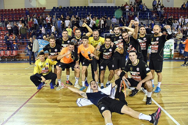 Νίκη Χρυσάφι. Αποθέωσαν τους παίκτες οι Θεατές