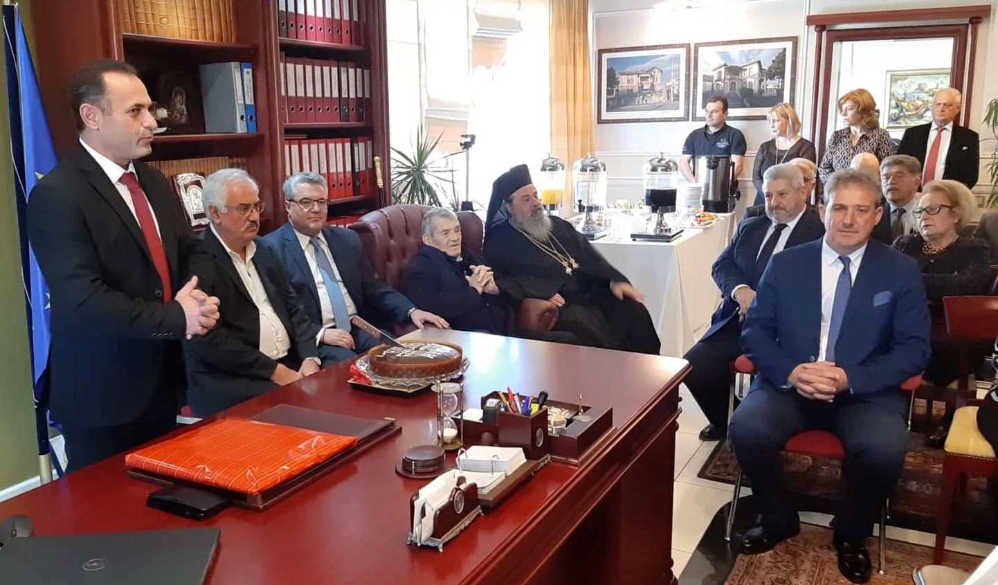 Κοπή Πρωτοχρονιάτικης Βασιλόπιτας από τον Αντιπεριφερειάρχη Δράμας κ.Γεώργιο Παπαδόπουλο Κοπή Πρωτοχρονιάτικης Βασιλόπιτας από τον Αντιπεριφερειάρχη Δράμας κ.Γεώργιο Παπαδόπουλο