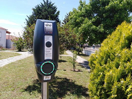 Δύο σταθμούς ταχείας φόρτισης ηλεκτρικών αυτοκινήτων εγκατέστησε ο Δήμος Παρανεστίου. Δύο σταθμούς ταχείας φόρτισης ηλεκτρικών αυτοκινήτων εγκατέστησε ο Δήμος Παρανεστίου.