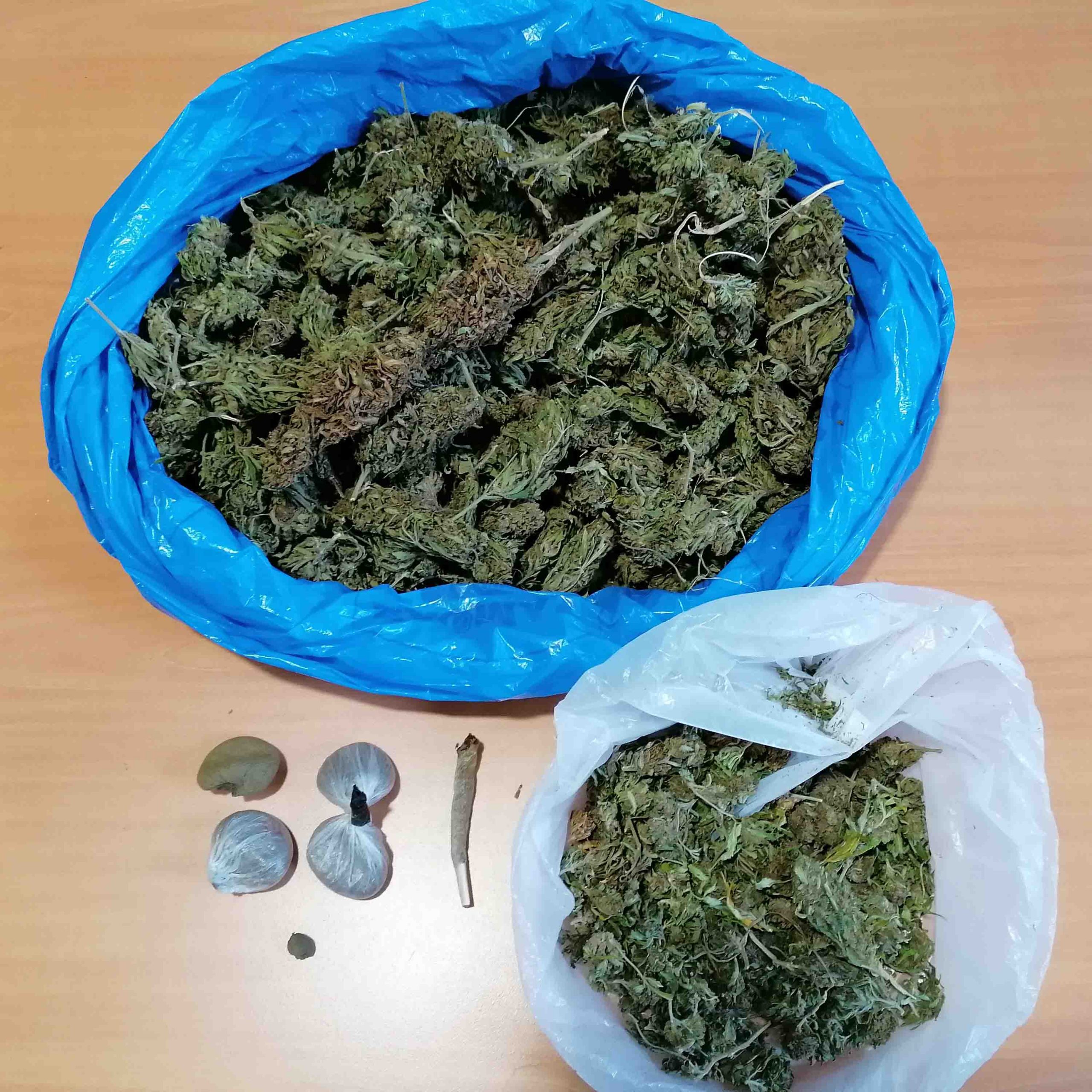Συνελήφθη ημεδαπός κατηγορούμενος για κατοχή ναρκωτικών