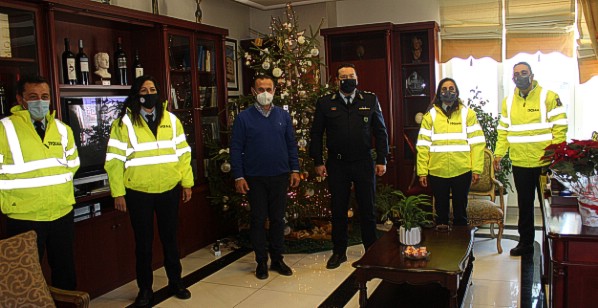 Προσφορά μπουφάν του Αντιπεριφερειάρχη Δράμας κ.Γεώργιου Παπαδόπουλου στο Τμήμα Τροχαίας της Διεύθυνσης Αστυνομίας Δράμας ενόψει και των εορτών των Χριστουγέννων