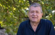 Αφιέρωμα στη μνήμη και την προσφορά του επί δεκαετίες καλλιτεχνικού του διευθυντή και μεγάλου υποστηρικτή της ελληνικής ταινίας μικρού μήκους.