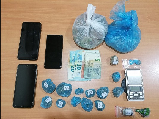Συνελήφθησαν κατά τη διάρκεια αστυνομικής επιχείρησης 4 μέλη σπείρας, που δραστηριοποιούνταν στην πώληση ναρκωτικών στην πόλη της Δράμας Συνελήφθησαν κατά τη διάρκεια αστυνομικής επιχείρησης 4 μέλη σπείρας, που δραστηριοποιούνταν στην πώληση ναρκωτικών στην πόλη της Δράμας