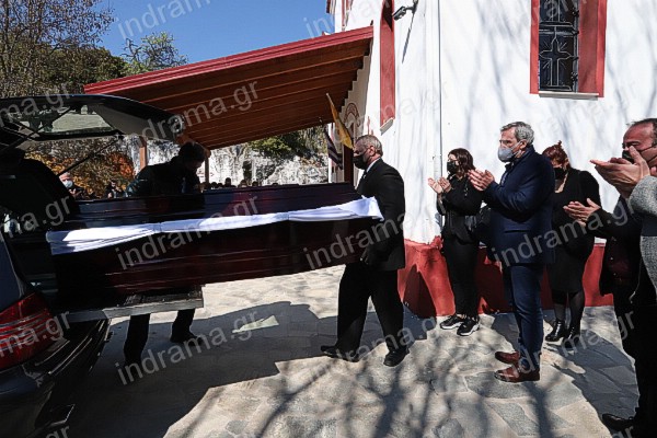 Σε κλίμα οδύνης το τελευταίο αντίο στον Γιώργο Καραϊβάζ