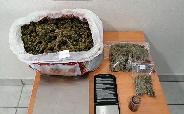 Συνελήφθη ημεδαπός κατηγορούμενος για διακίνηση ναρκωτικών Συνελήφθη ημεδαπός κατηγορούμενος για διακίνηση ναρκωτικών