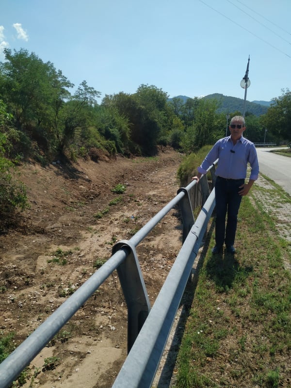 Καθαρισμός απέναντι από το Κέντρο Υγείας και κατά μήκος του Στρατοπέδου στο Παρανέστι.