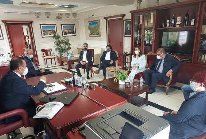 Συνάντηση του Αντιπεριφερειάρχη Δράμας κ.Γεώργιου Παπαδόπουλου με τον Πρόεδρο του Πανελλήνιου Ιατρικού Συλλόγου Δρ.Αθανάσιο Εξαδάκτυλο, παρουσία των τριών βουλευτών Ν.Δράμας