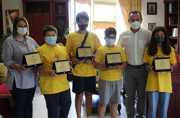 Βράβευση μαθητών δημοτικού που διακρίθηκαν στον Πανελλήνιο Διαγωνισμό Ρομποτικής WROHellas 2021 από τον Αντιπεριφερειάρχη Δράμας κ.Γεώργιο Παπαδόπουλο