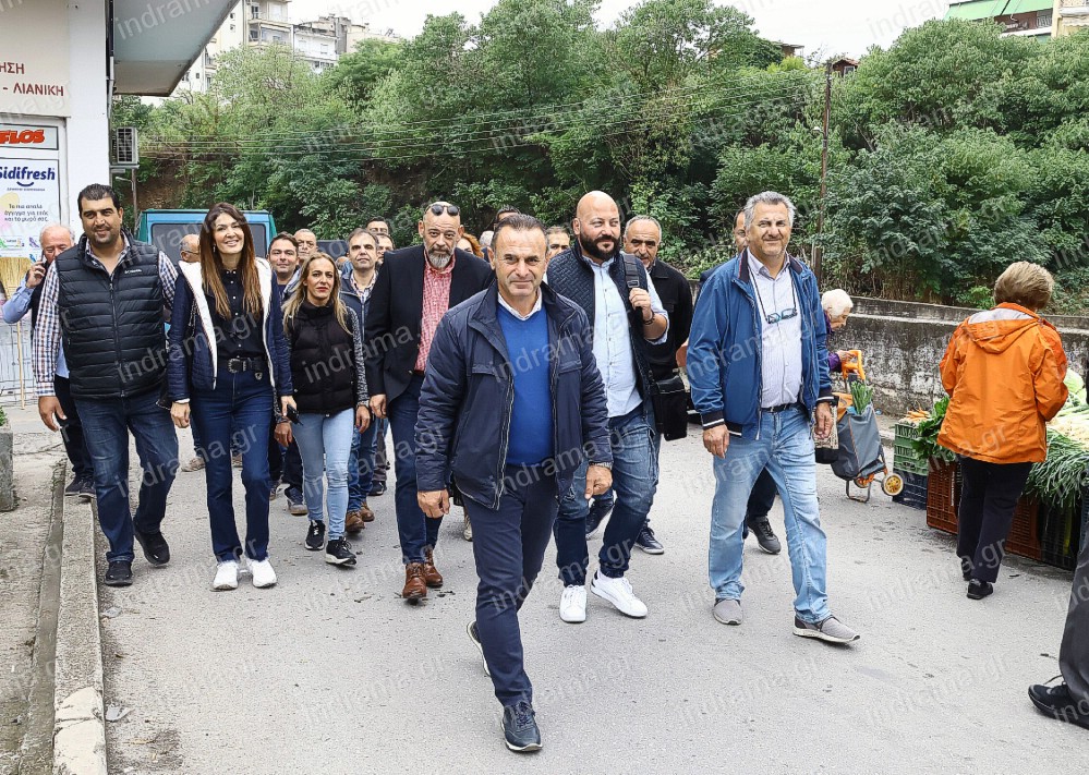 Ο νεοεκλεγείς Δήμαρχος Δράμας Παπαδόπουλος Γιώργος με μέλη της παράταξης του.....