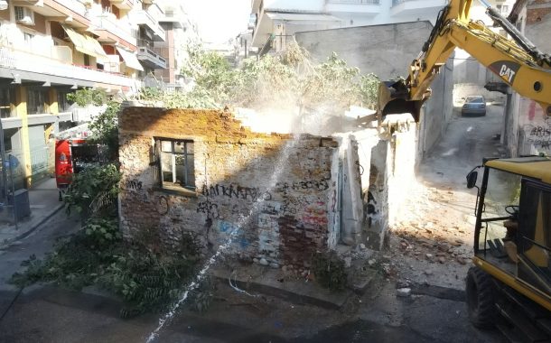 Κατεδαφίστηκε επικινδύνως ετοιμόρροπο κτίσμα στην οδό Κάσσου 29 – Επόμενο βήμα η διάνοιξη και αποκατάσταση του δρόμου